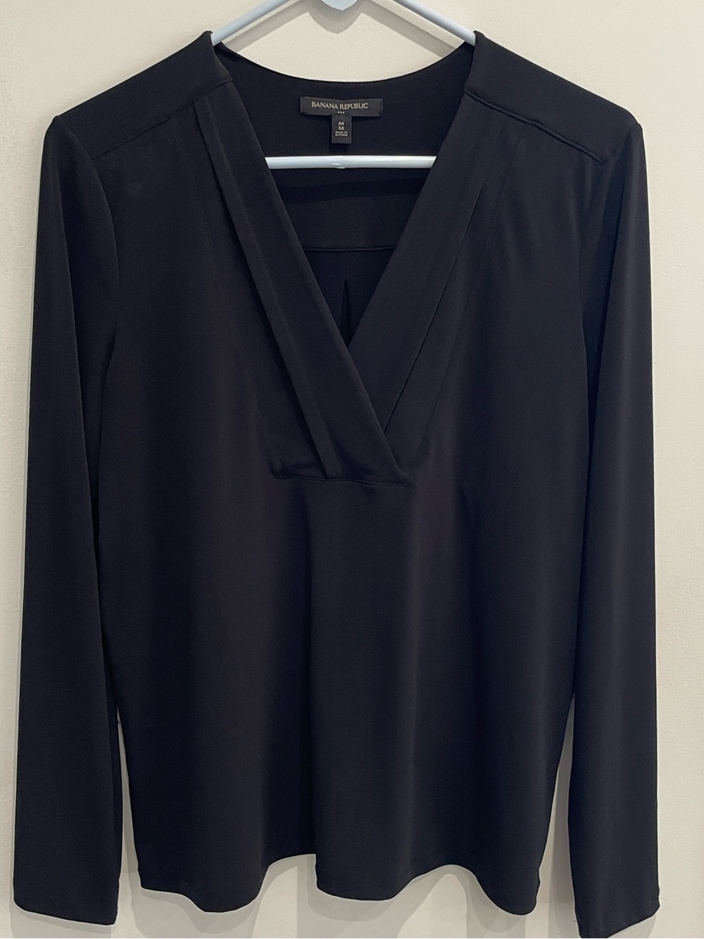 Banana Republic Black V-Neck Long Sleeve Blouse Top Sophisticated M